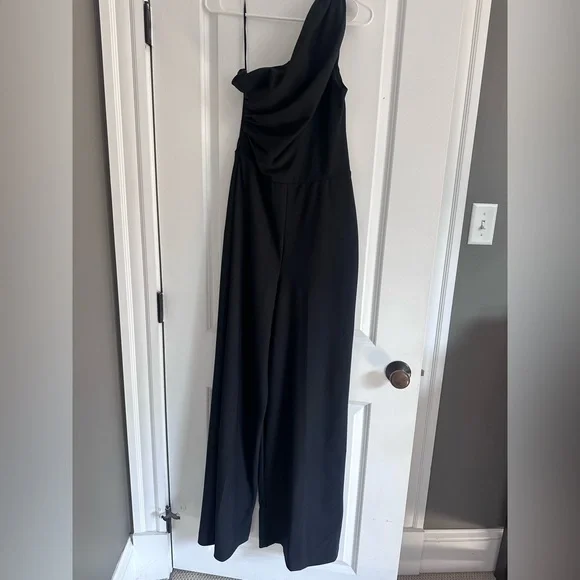 NWT Abercrombie Black One-Shoulder jumpsuit, sz Medium Tall - Picture 3 of 5